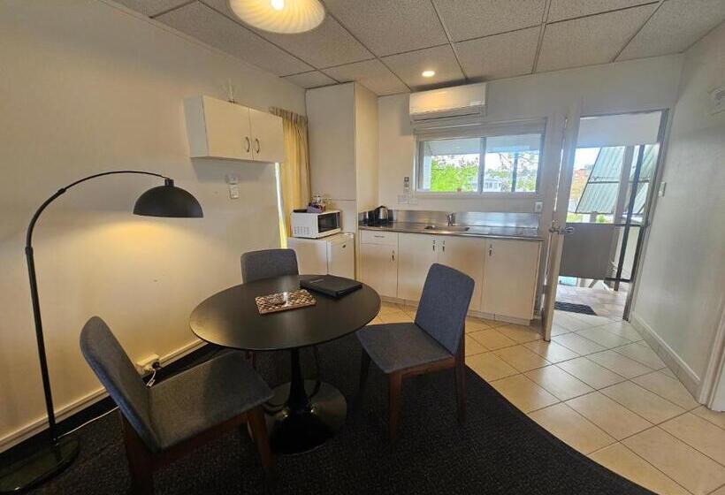 Семейный Номер, Tui Oaks Motel