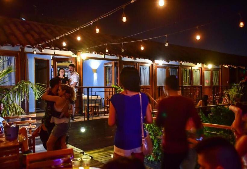 Quarto Estandar com Terraço, La Brisa Loca Hostel