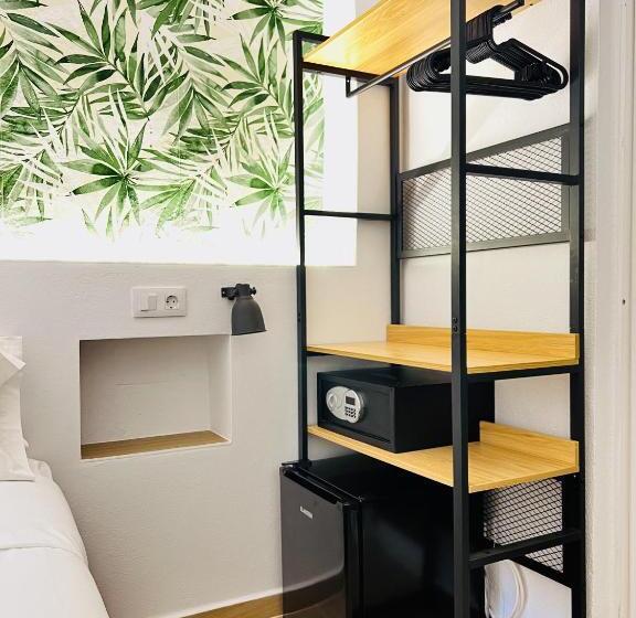 带阳台的豪华间, Nanit Rooms Ibiza Hostal