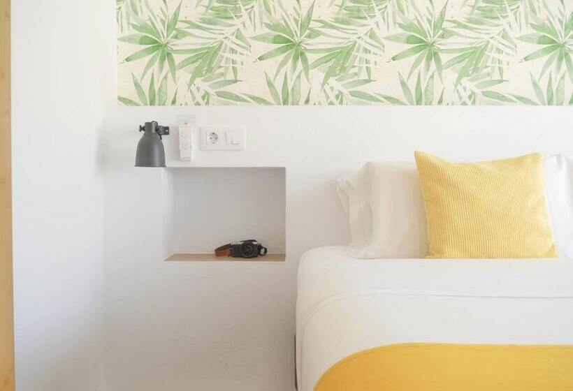 带阳台的豪华间, Nanit Rooms Ibiza Hostal