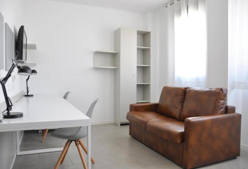 패밀리 스튜디오, Residencia Universitaria Tarragona Mediterrani