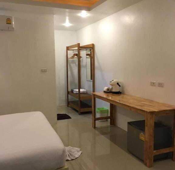 Quarto Estandar, Benjamin S Hut