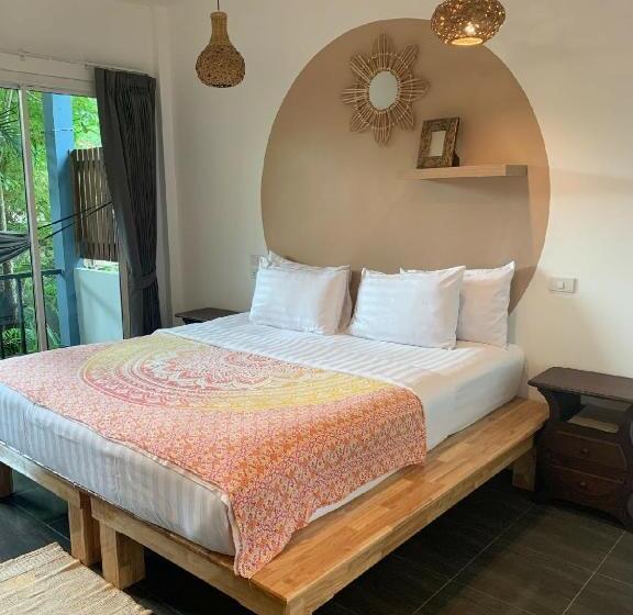 Quarto Estandar, Benjamin S Hut