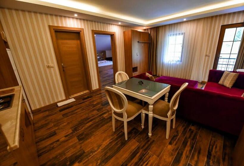 Suite, Serah Residence