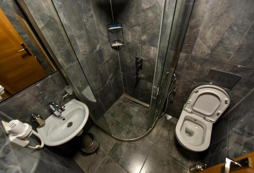 Suite, Serah Residence