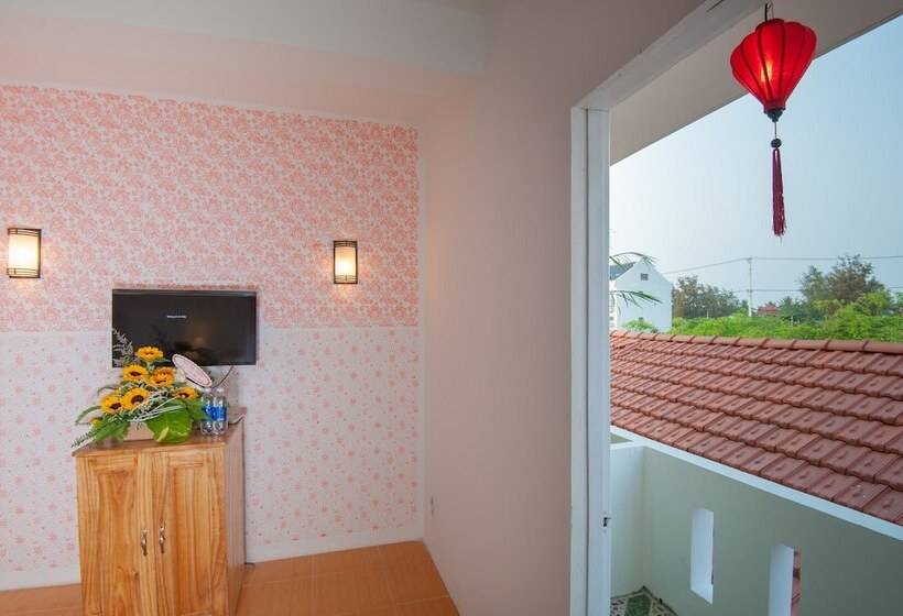 اتاق لوکس با بالکن, Tri Tran Homestay