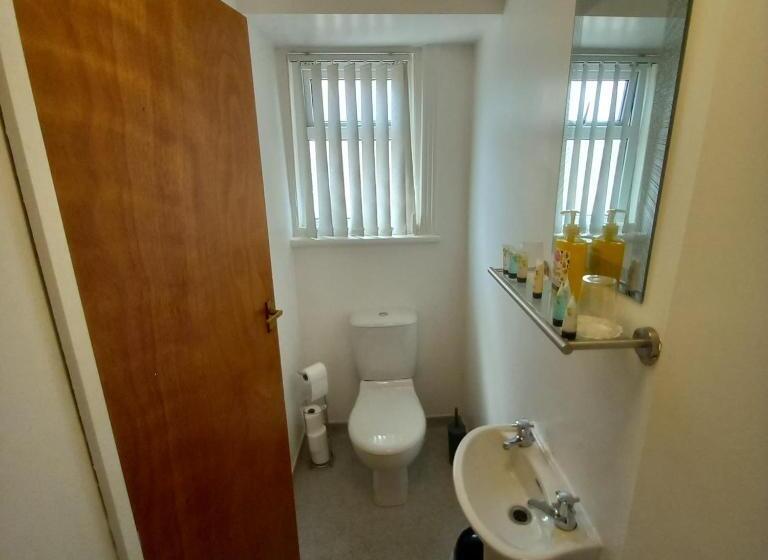 חדר משפחתי, Bayswater House
