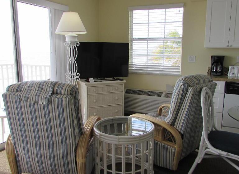 스탠다드 스튜디오, Edison Beach House