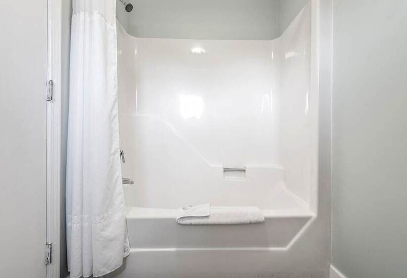 Дом 1 Спальня, The Lighthouse Inn & Suites