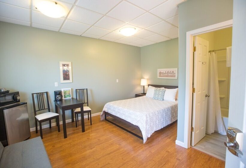 Quarto Estandar, Trailhead Lodging