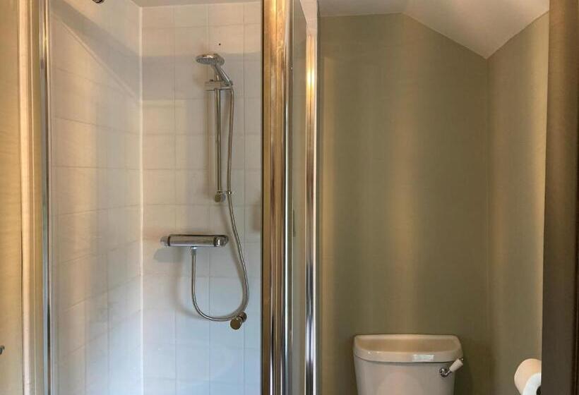Quarto Estandar com Sacada, The Cross Scythes