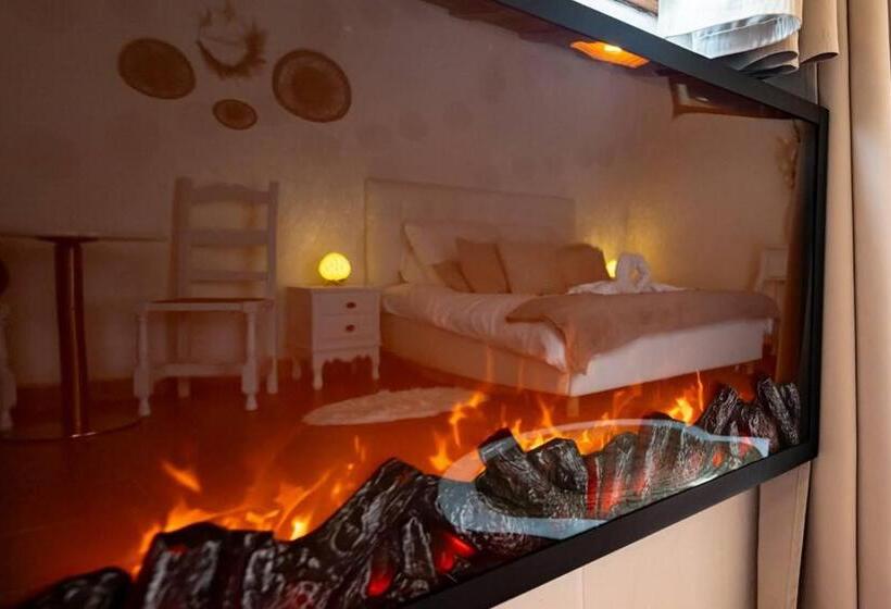 سوئیت با وان آب گرم, Studio Romantique Jacuzzi Ou Spa Balneo Privatif Et Jardin Au Temps Des Cerises La Ciotat