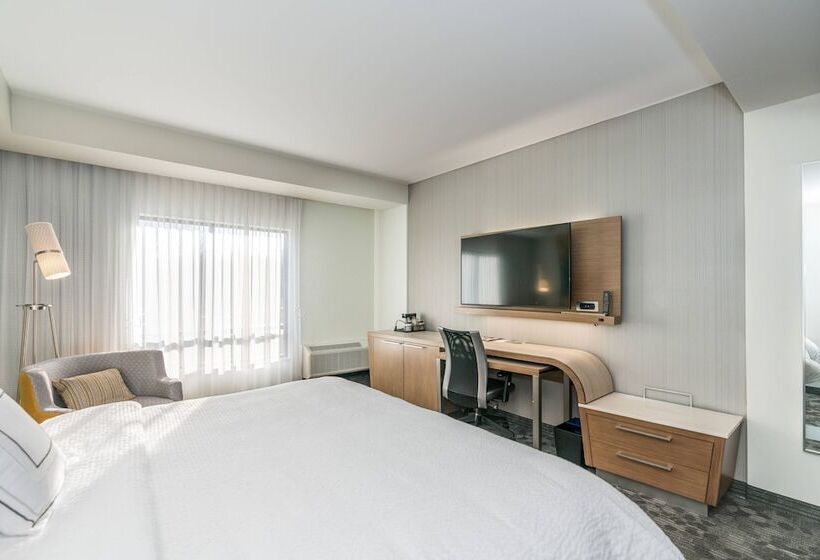 Люкс, Courtyard By Marriott West Springfield