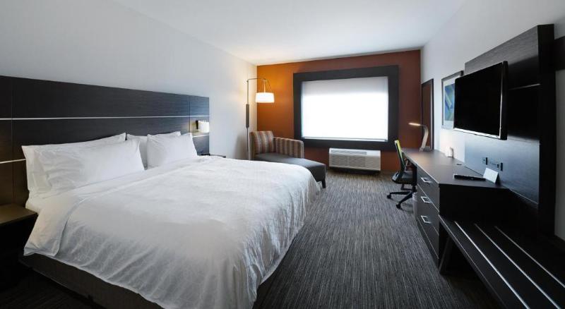 Номер Стандарт Кровать Кинг Адаптированный для Инвалидов, Holiday Inn Express & Suites   Wentzville St Louis West, An Ihg