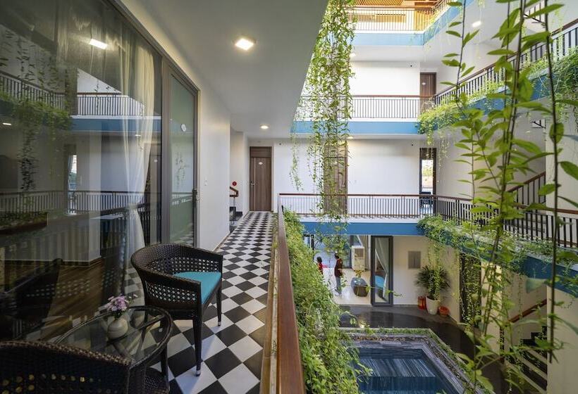 اتاق سه نفره دلوکس با چشم‌انداز استخر, The Nam An Villa Hoi An