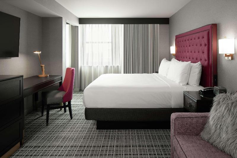스탠다드 룸 킹사이즈 침대, The Axis Moline Hotel, Tapestry Collection By Hilton