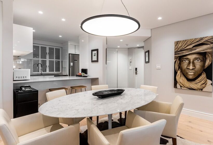 Апартаменты 3 Спальни, Romney Park Luxury Apartments