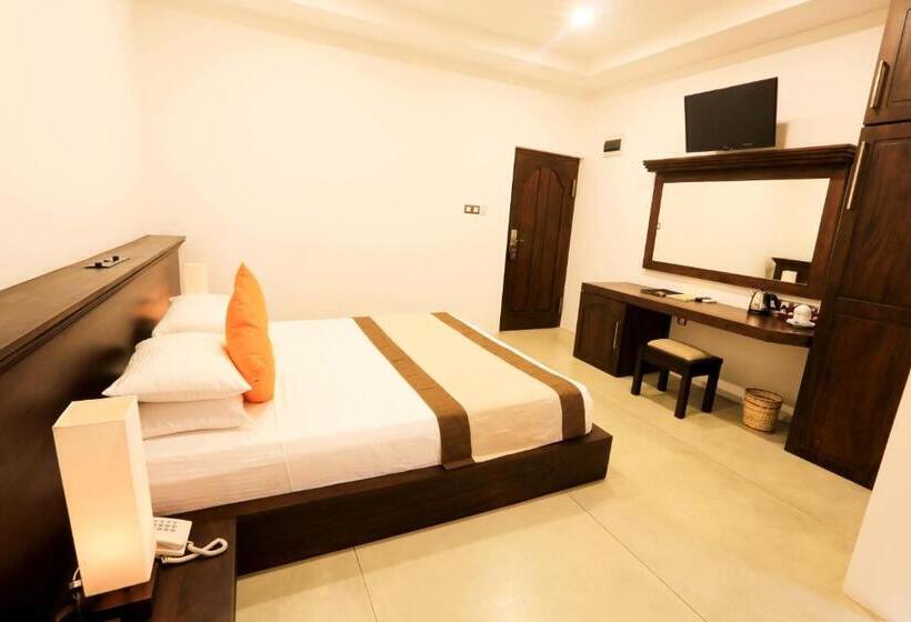 חדר סטנדרט לשלושה, Rajarata Hotel Anuradhapura