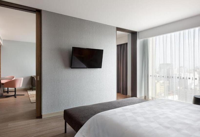 带大床的套房, Holiday Inn   Lima Miraflores, An Ihg