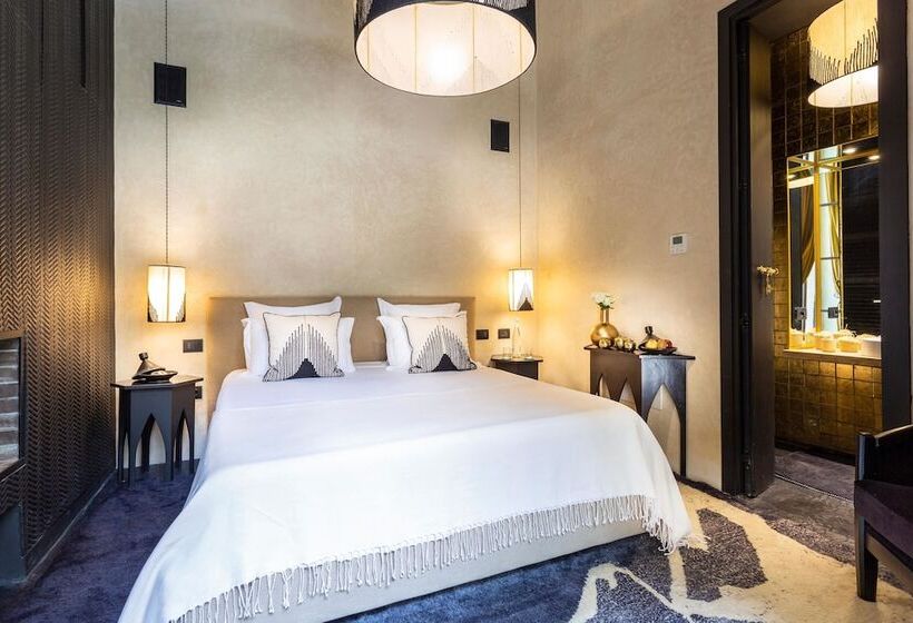 سوییت جونیور, Riad Tajania