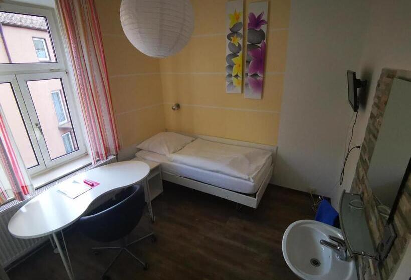 اتاق استاندارد یک نفره, City Hostel