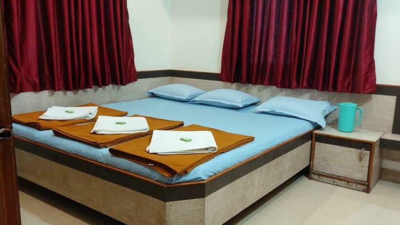 Трехместный Номер Базовый, Sai Raghunandan Guest House