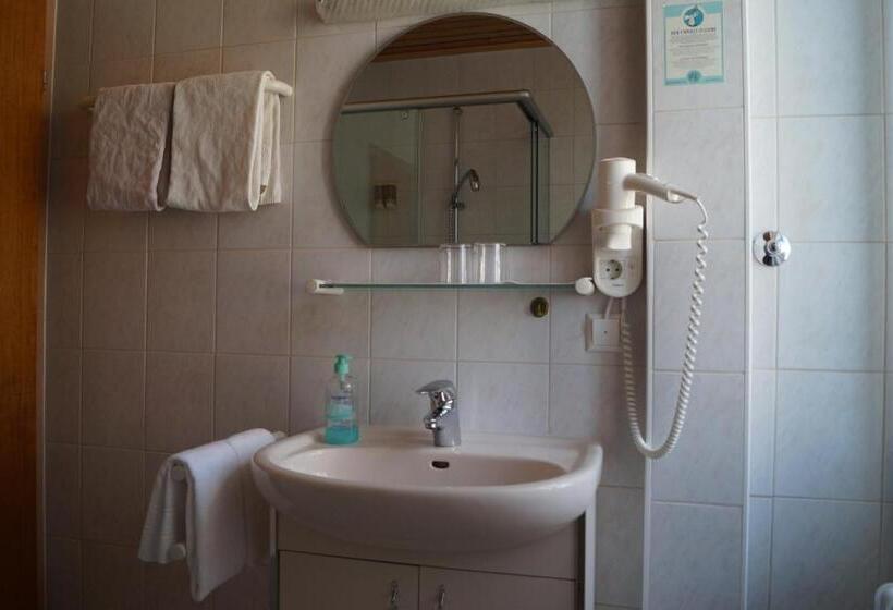 Quarto Triplo Estandar, Gasthof Zur Traube