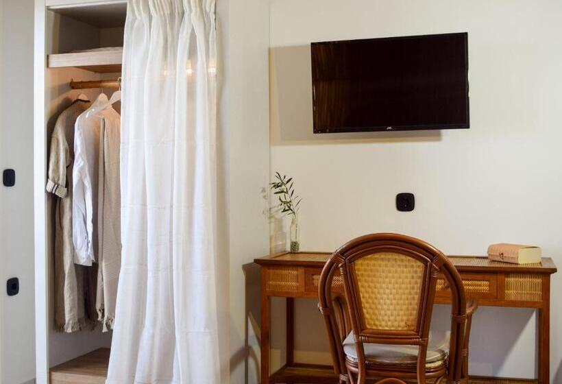 Номер Superior Вид на Бассейн, Kanso Rooms