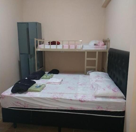패밀리 룸 공용 욕실, Hostel Aeroporto