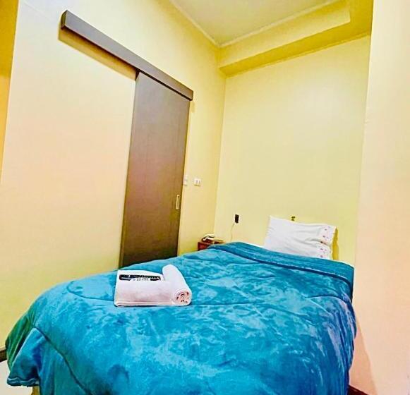 اتاق اکونومی یک تخته, Blu Bascuñan