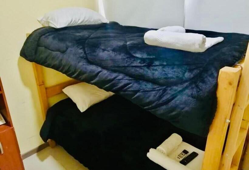 اتاق اکونومی, Blu Bascuñan