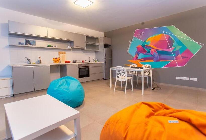 تختخواب در اتاق مشترک, Jedi Hub Hostel