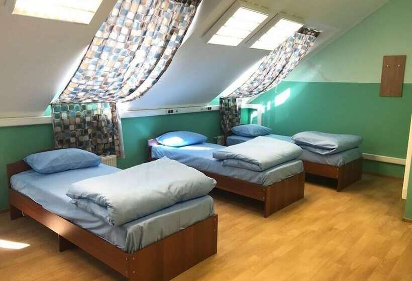 공용 욕실 구비 공동 객실 내의 침대, Hostel Lounge Blizzzko