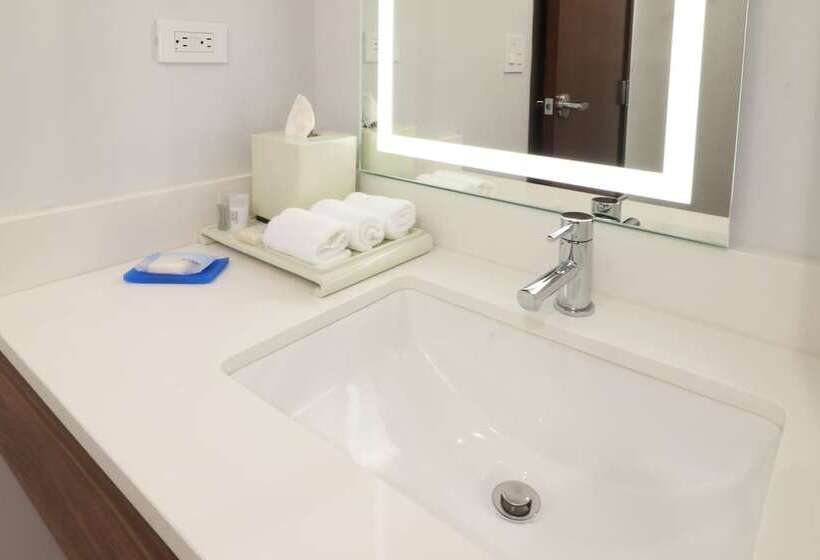 スイート, Holiday Inn Express & Suites   Ensenada Centro, An Ihg