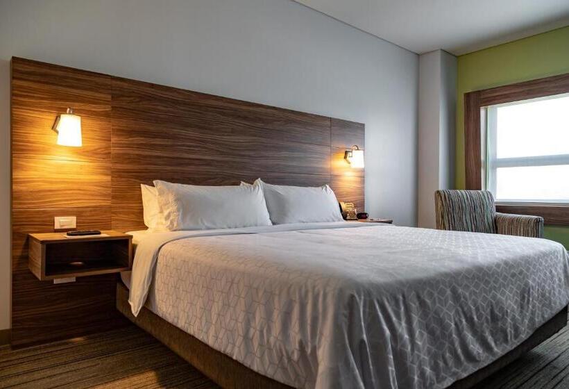 キングサイズベッドのスイートルーム, Holiday Inn Express & Suites   Ensenada Centro, An Ihg