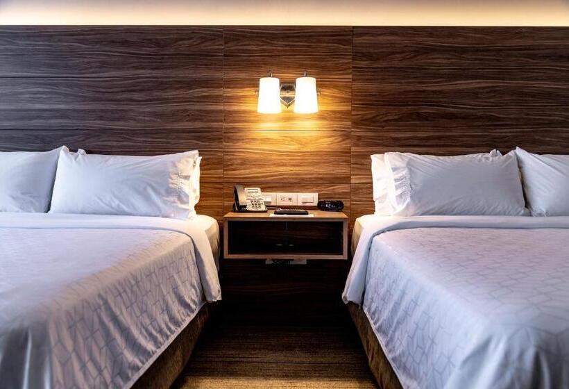 キングサイズベッドのスイートルーム, Holiday Inn Express & Suites   Ensenada Centro, An Ihg