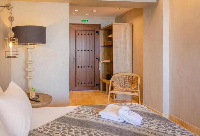小型豪华套房, Agorastos Suites