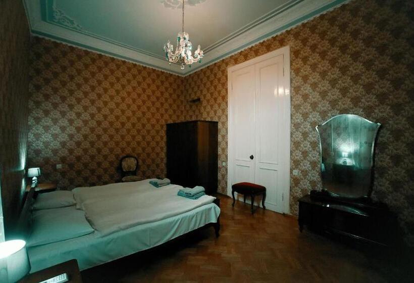 اتاق استاندارد با سرویس بهداشتی مشترک, Guest House Old Kutaisi