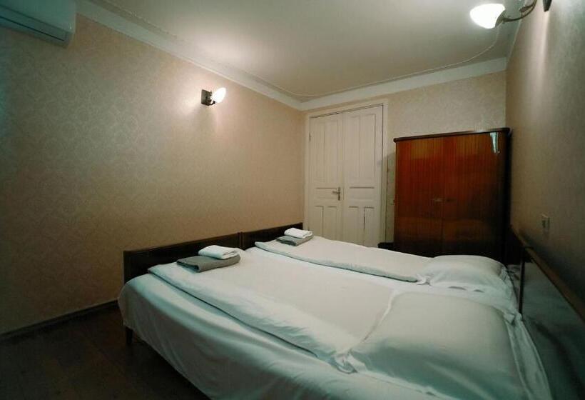 اتاق استاندارد با سرویس بهداشتی مشترک, Guest House Old Kutaisi