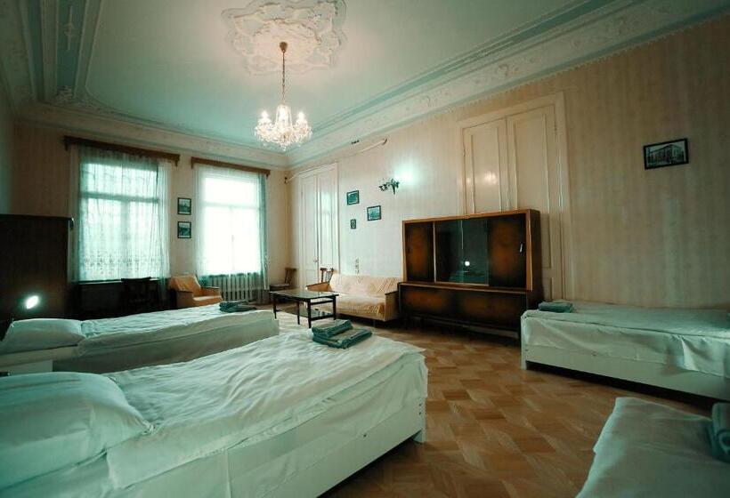 اتاق چهار تخته با دستشویی مشترک, Guest House Old Kutaisi