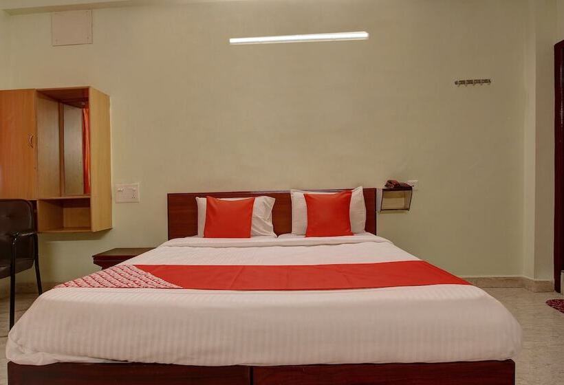 اتاق لوکس, Radhakrishna By Oyo Rooms