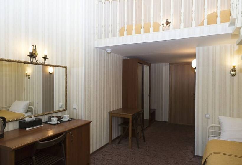 Quarto Triplo Estandar, Orfei Hotel On Bolshaya Konyushennaya