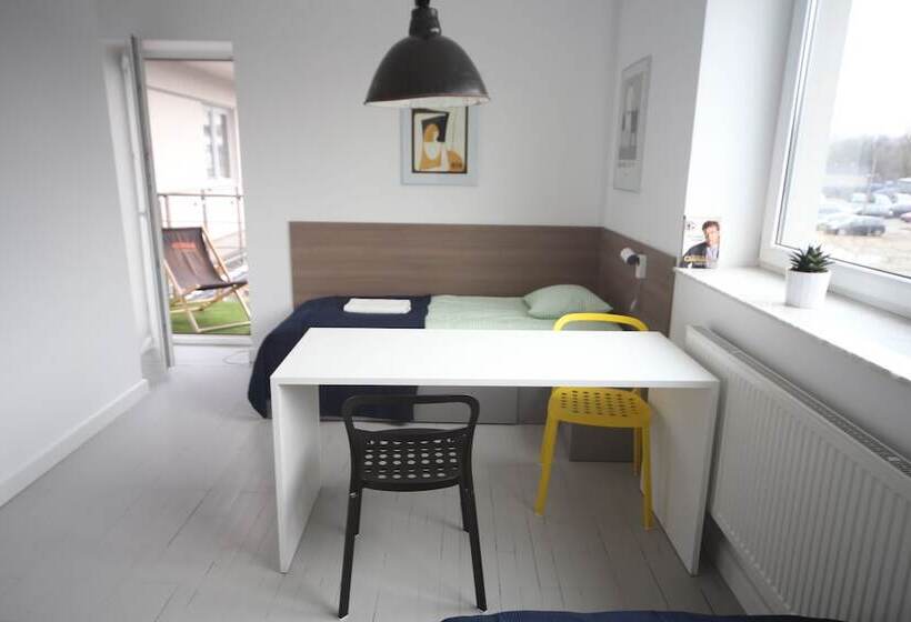 Номер Стандарт с Балконом, Sport Hostel Chodakowska Warszawa