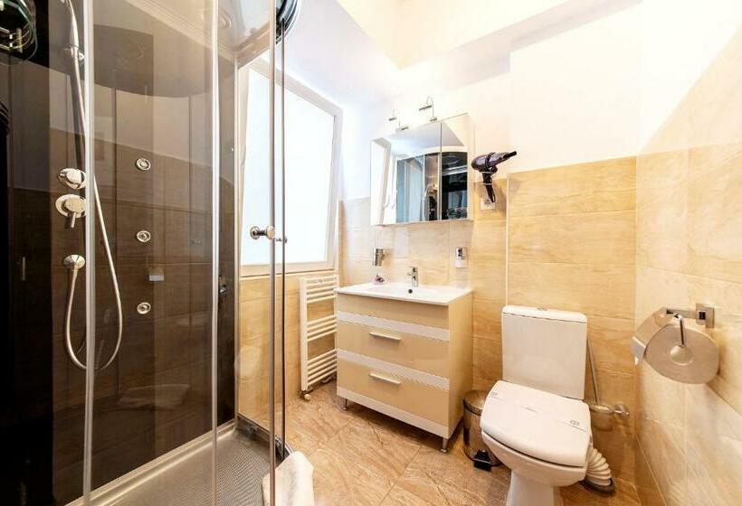 سوییت سوپریور, Bucur Accommodation