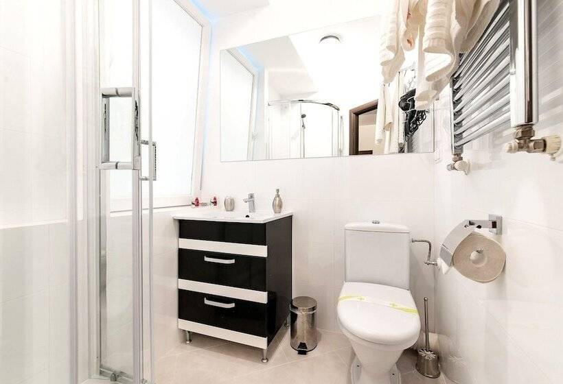 اتاق اکونومی, Bucur Accommodation