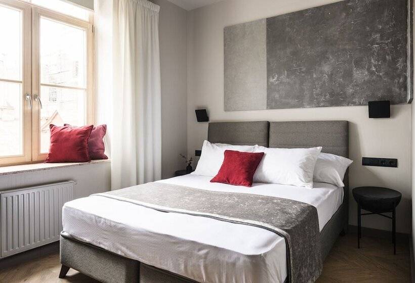 Quarto Estandar, The Faces Historical Center