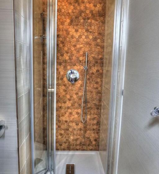 اتاق لوکس, Little Rock Guest House