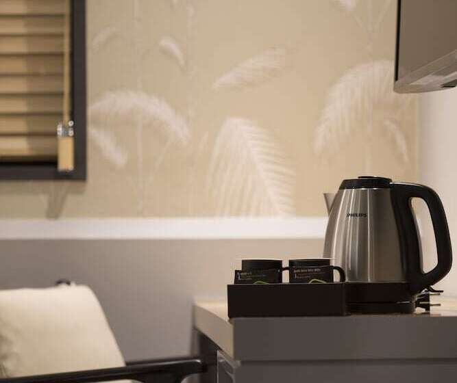 家庭间, Nampo Hound Hotel Premier