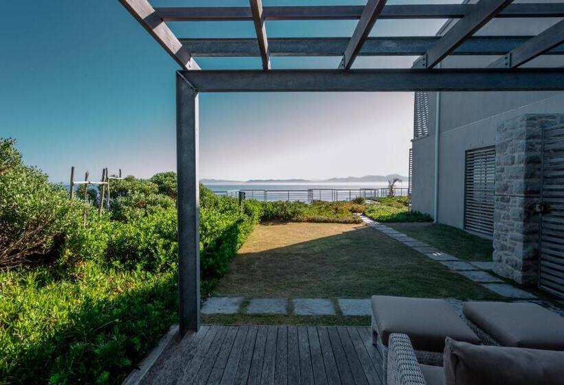 标准间内部标间, Romans Villa
