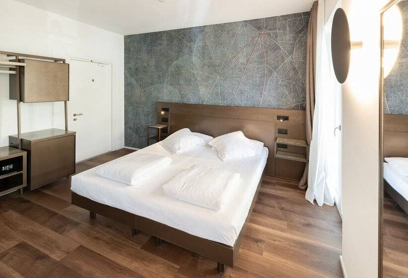 Quarto Estandar Vista Montanha, Baia Azzurra   Lake Front
